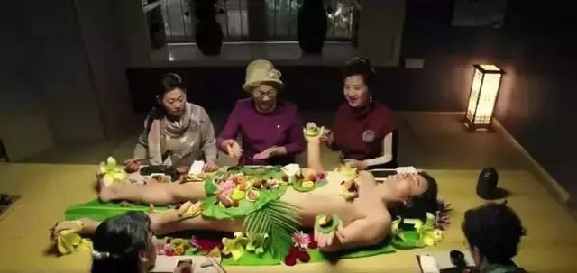 最新女体时尚潮流与小巷深处的特色小店探秘