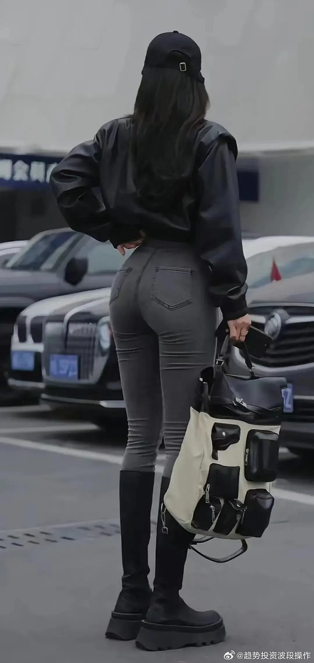 最新街拍美臀视频，臀部之美的内心平静之旅