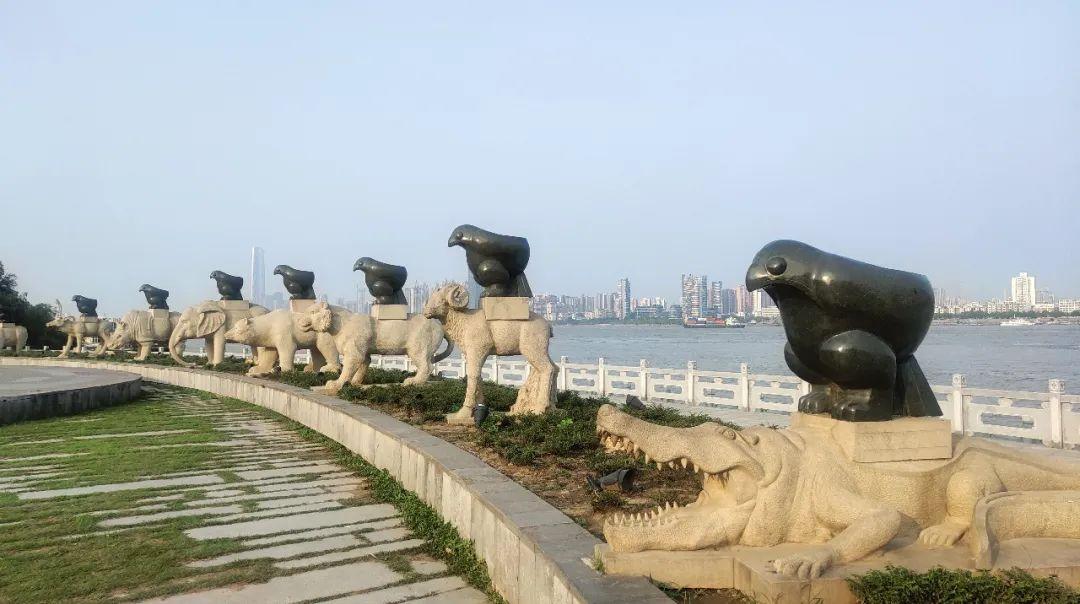 九鼎集团最新公告与小巷深处的独特美食探险之旅
